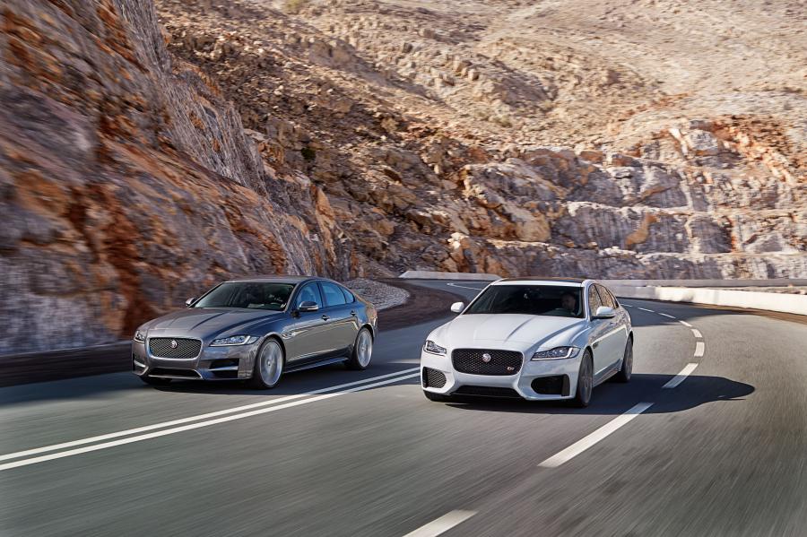  Jaguar XF S AWD 2015 года  (фото 31 из 43)